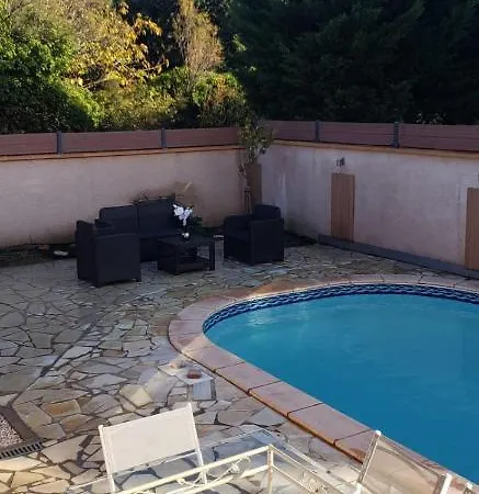 Avec Piscine A St Marie La سانت ماري لا مير