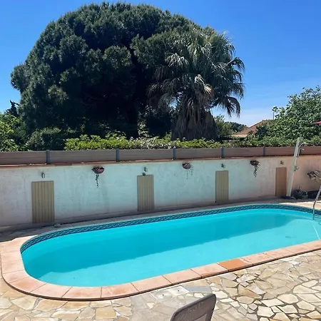 Villa Avec Piscine A St Marie La *