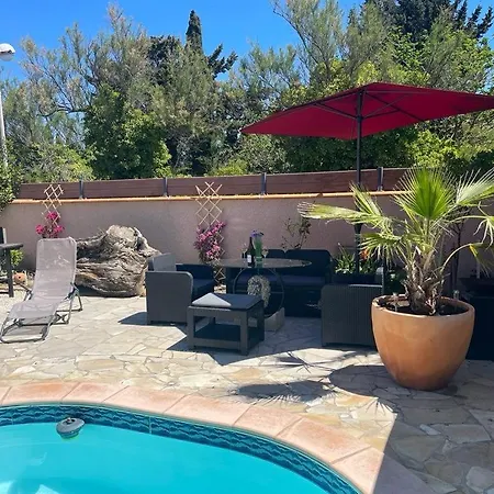 Avec Piscine A St Marie La فيلة