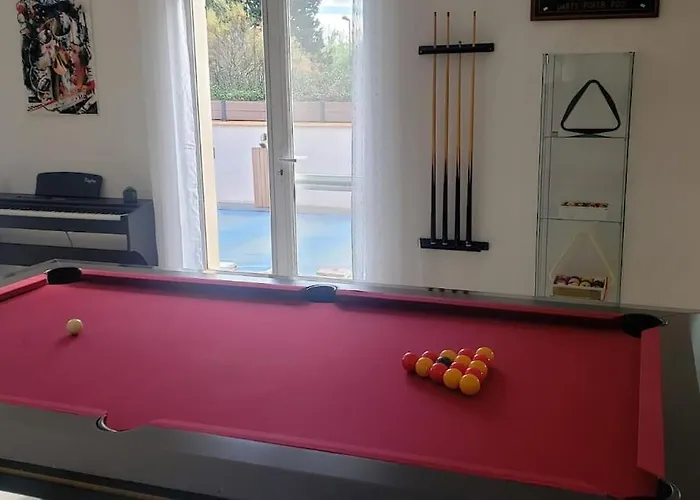 Avec Piscine A St Marie La *